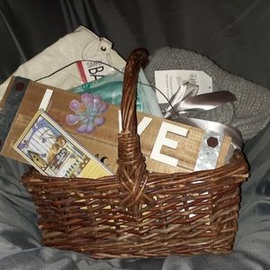 Women's gift basket Christmas is coming! Or just an anytime gift for mom/wife